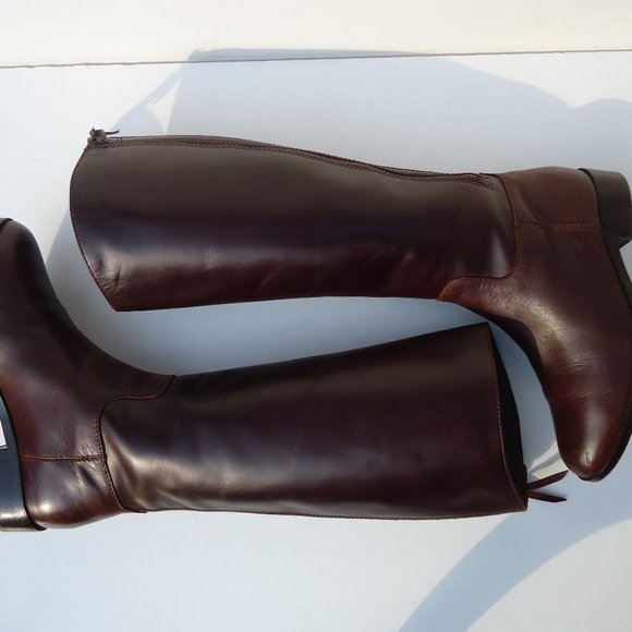 SIZE 6 B. COLE HAAN brown leather riding boots. - Picture 12 of 16